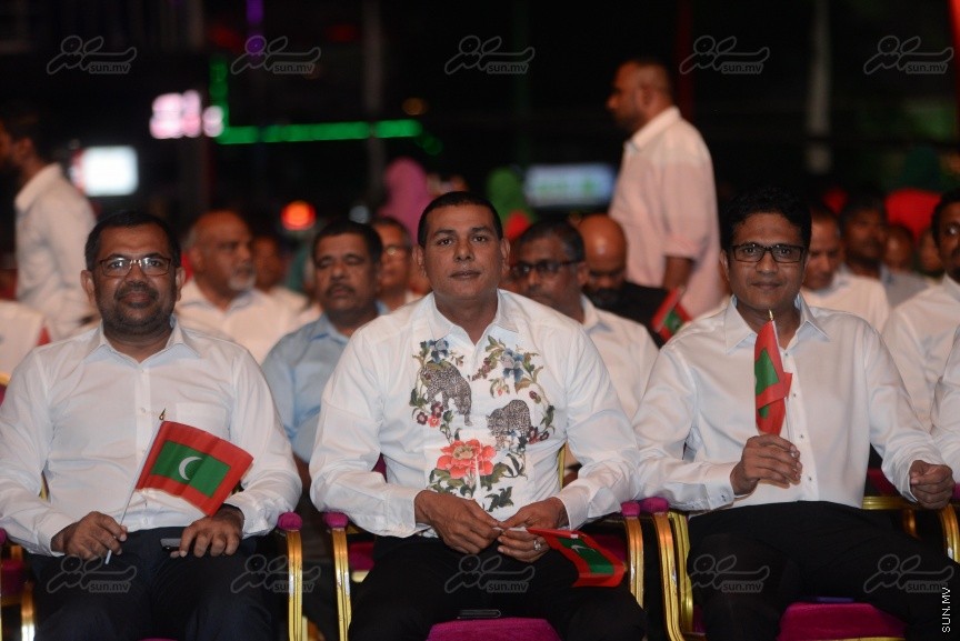 "މަގެ ދީނާ މަގެ ގައުމާ!"ގެ ނަމުގައި ސަރުކާރު ހިންގާ ކޯލިޝަންއިން ކާނިވާ ސަރަހައްދުގައި ބޭއްވި ޖަލްސާގެ ތެރެއިން---ސަން ފޮޓޯ/ މުހައްމަދު އަފްރާހް