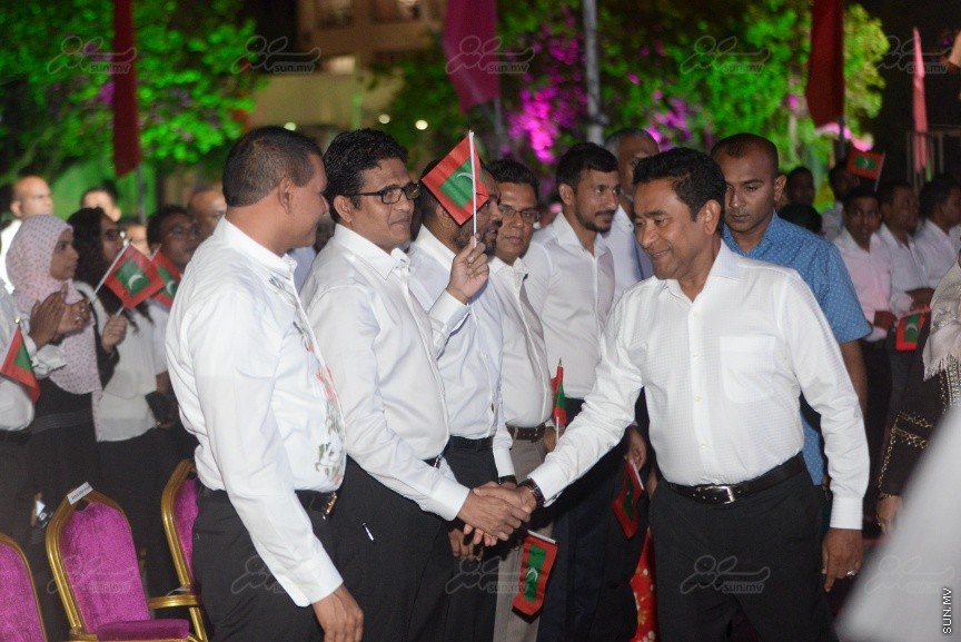 "މަގެ ދީނާ މަގެ ގައުމާ!"ގެ ނަމުގައި ސަރުކާރު ހިންގާ ކޯލިޝަންއިން ކާނިވާ ސަރަހައްދުގައި ބޭއްވި ޖަލްސާގެ ތެރެއިން---ސަން ފޮޓޯ/ މުހައްމަދު އަފްރާހް