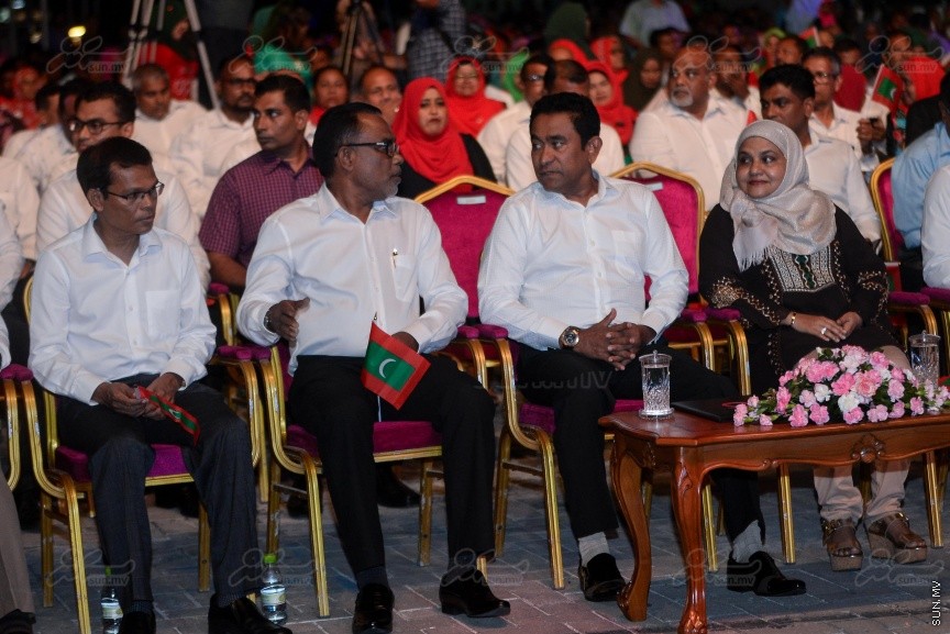"މަގެ ދީނާ މަގެ ގައުމާ!"ގެ ނަމުގައި ސަރުކާރު ހިންގާ ކޯލިޝަންއިން ކާނިވާ ސަރަހައްދުގައި ބޭއްވި ޖަލްސާގެ ތެރެއިން---ސަން ފޮޓޯ/ މުހައްމަދު އަފްރާހް