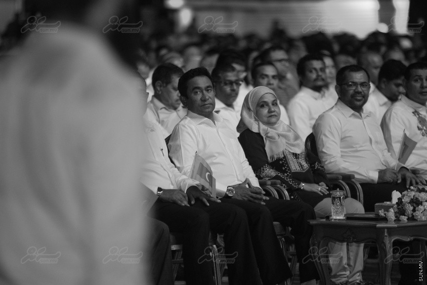 "މަގެ ދީނާ މަގެ ގައުމާ!"ގެ ނަމުގައި ސަރުކާރު ހިންގާ ކޯލިޝަންއިން ކާނިވާ ސަރަހައްދުގައި ބޭއްވި ޖަލްސާގެ ތެރެއިން---ސަން ފޮޓޯ/ މުހައްމަދު އަފްރާހް