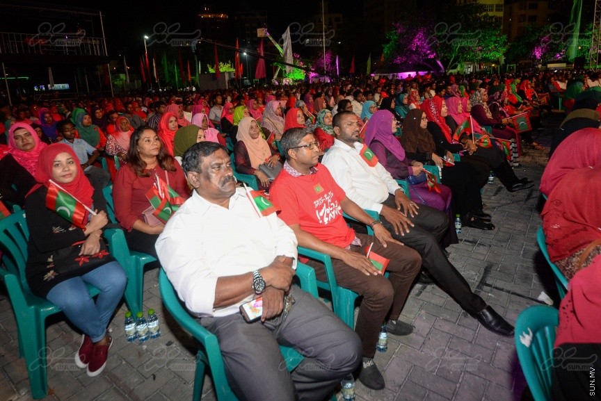 "މަގެ ދީނާ މަގެ ގައުމާ!"ގެ ނަމުގައި ސަރުކާރު ހިންގާ ކޯލިޝަންއިން ކާނިވާ ސަރަހައްދުގައި ބޭއްވި ޖަލްސާގެ ތެރެއިން---ސަން ފޮޓޯ/ މުހައްމަދު އަފްރާހް