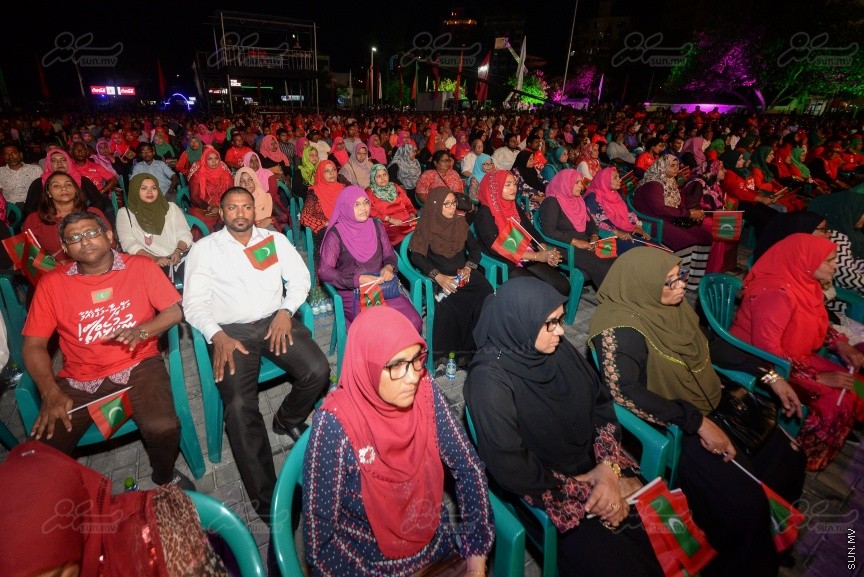 "މަގެ ދީނާ މަގެ ގައުމާ!"ގެ ނަމުގައި ސަރުކާރު ހިންގާ ކޯލިޝަންއިން ކާނިވާ ސަރަހައްދުގައި ބޭއްވި ޖަލްސާގެ ތެރެއިން---ސަން ފޮޓޯ/ މުހައްމަދު އަފްރާހް