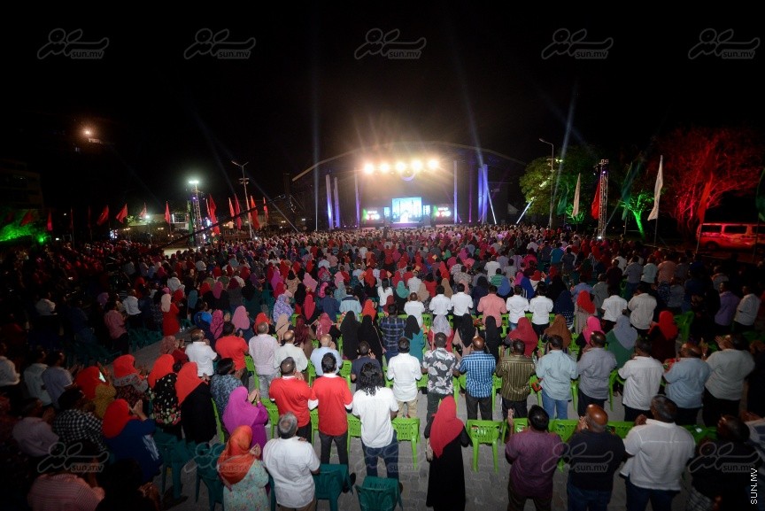 "މަގެ ދީނާ މަގެ ގައުމާ!"ގެ ނަމުގައި ސަރުކާރު ހިންގާ ކޯލިޝަންއިން ކާނިވާ ސަރަހައްދުގައި ބޭއްވި ޖަލްސާގެ ތެރެއިން---ސަން ފޮޓޯ/ މުހައްމަދު އަފްރާހް