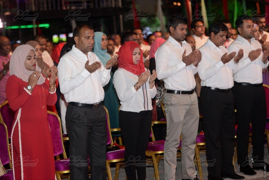 "މަގެ ދީނާ މަގެ ގައުމާ!"ގެ ނަމުގައި ސަރުކާރު ހިންގާ ކޯލިޝަންއިން ކާނިވާ ސަރަހައްދުގައި ބޭއްވި ޖަލްސާގެ ތެރެއިން---ސަން ފޮޓޯ/ މުހައްމަދު އަފްރާހް