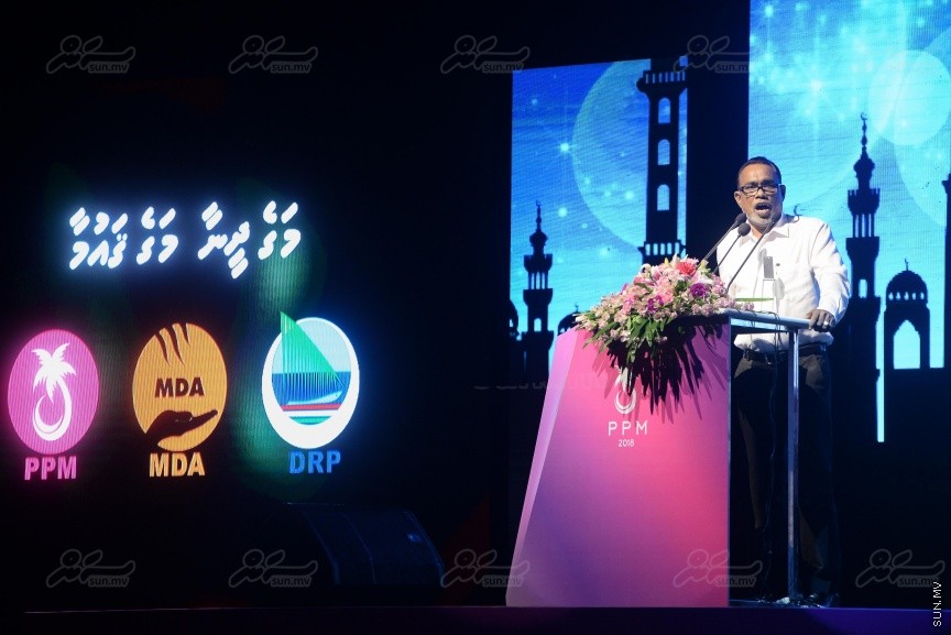 "މަގެ ދީނާ މަގެ ގައުމާ!"ގެ ނަމުގައި ސަރުކާރު ހިންގާ ކޯލިޝަންއިން ކާނިވާ ސަރަހައްދުގައި ބޭއްވި ޖަލްސާގެ ތެރެއިން---ސަން ފޮޓޯ/ މުހައްމަދު އަފްރާހް