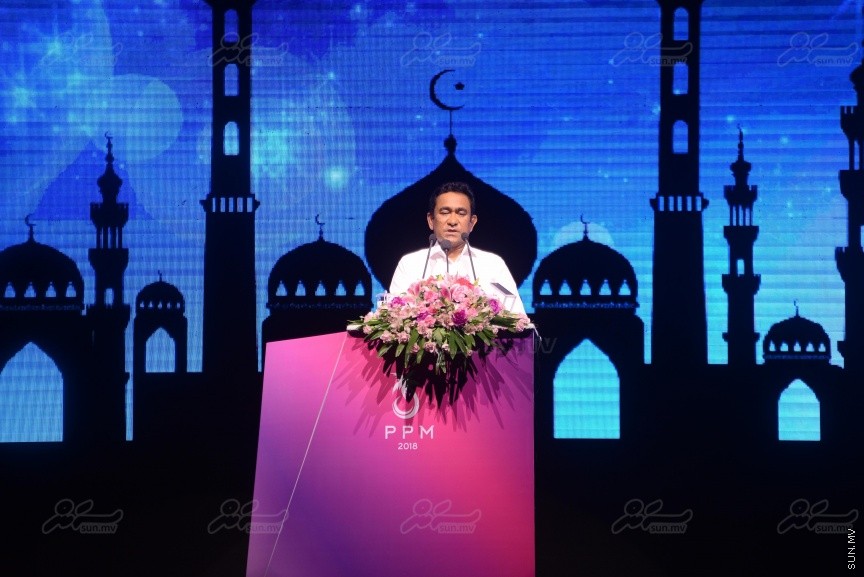 "މަގެ ދީނާ މަގެ ގައުމާ!"ގެ ނަމުގައި ސަރުކާރު ހިންގާ ކޯލިޝަންއިން ކާނިވާ ސަރަހައްދުގައި ބޭއްވި ޖަލްސާގެ ތެރެއިން---ސަން ފޮޓޯ/ މުހައްމަދު އަފްރާހް