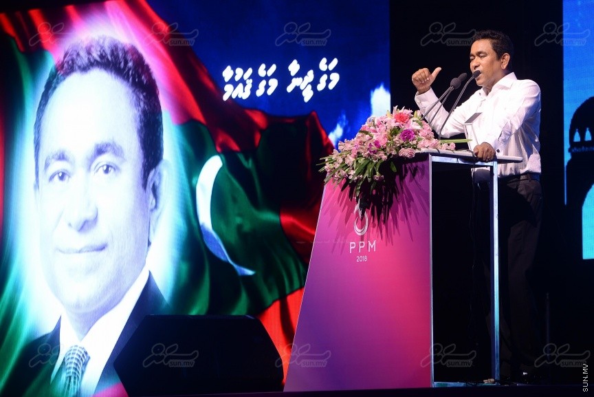 "މަގެ ދީނާ މަގެ ގައުމާ!"ގެ ނަމުގައި ސަރުކާރު ހިންގާ ކޯލިޝަންއިން ކާނިވާ ސަރަހައްދުގައި ބޭއްވި ޖަލްސާގެ ތެރެއިން---ސަން ފޮޓޯ/ މުހައްމަދު އަފްރާހް