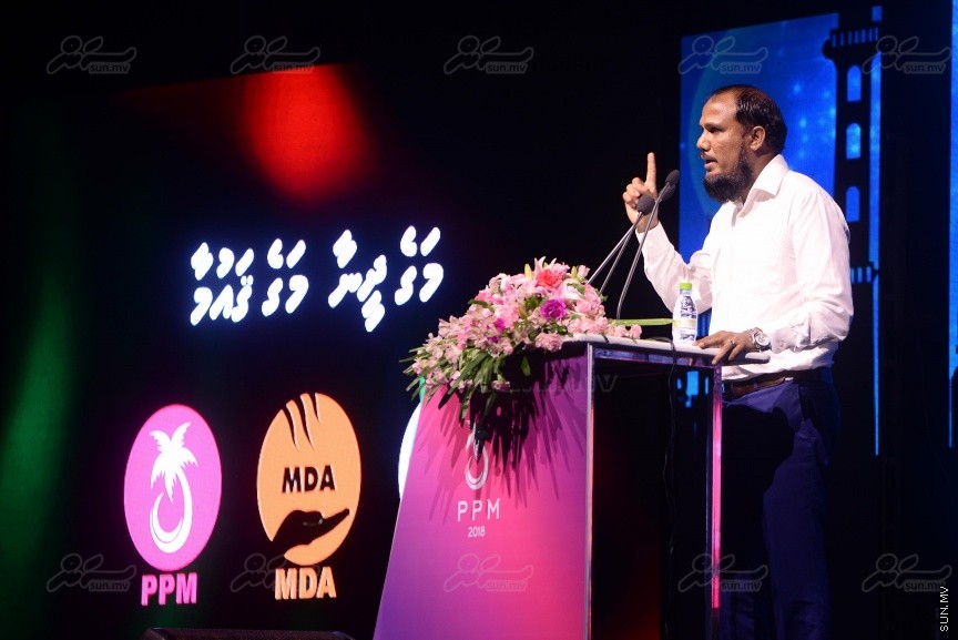 "މަގެ ދީނާ މަގެ ގައުމާ!"ގެ ނަމުގައި ސަރުކާރު ހިންގާ ކޯލިޝަންއިން ކާނިވާ ސަރަހައްދުގައި ބޭއްވި ޖަލްސާގެ ތެރެއިން---ސަން ފޮޓޯ/ މުހައްމަދު އަފްރާހް