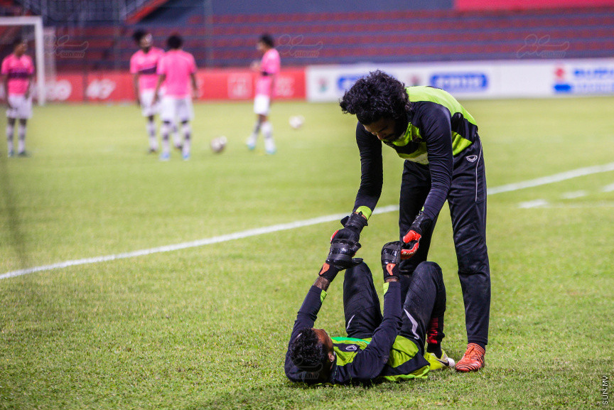 ރާއްޖޭގެ ޓީސީ ސްޕޯޓްސް ކްލަބާއި އިންޑީއާގެ ބެންގަލޫރު އެފްސީ ވާދަކުރާ އޭއެފްސީ ކަޕު ކޮލިފައިން ފުރަތަމަ ލެގު އޮންނާނި މާދަމާ ރޭ ގައުމީ ފުޓުބޯޅަ ދަނޑުގައި---ސަން ފޮޓޯ/ މުހައްމަދު އަފްރާހް 