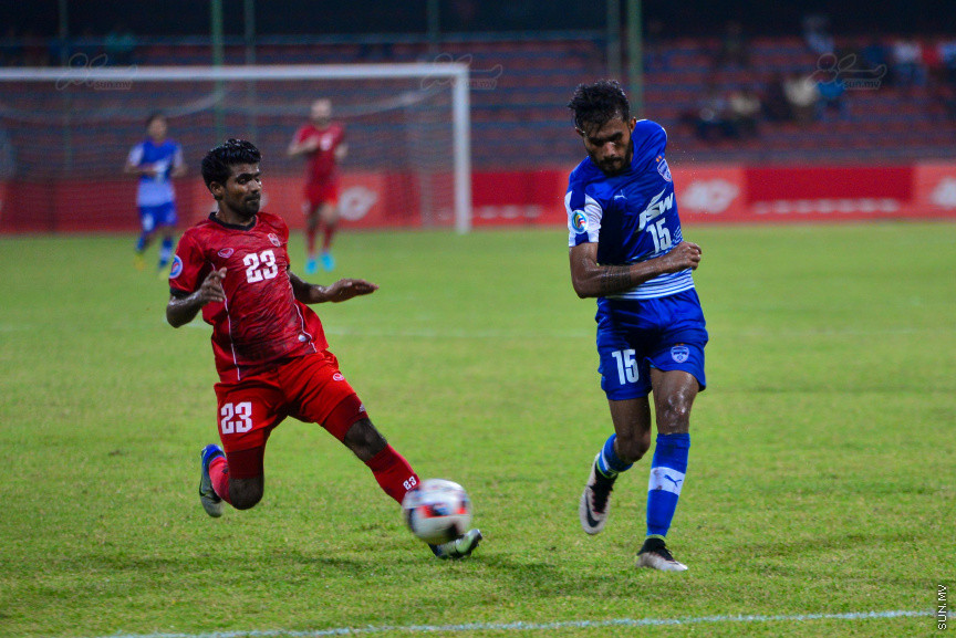 އޭއެފްސީ ކަޕް ޕްލޭ އޯފްގައި ރާއްޖޭގެ ޓީސީއާއި އިންޑިއާގެ ބެންގަލޫރު އެފްސީ ބައްދަލުކުރާ ފުރަތަމަ ލެގު މެޗުގެ ތެރެއިން: ގައުމީ ފުޓްބޯޅަ ދަނޑުގައި މިރޭ ކުޅުނު މެޗު 3-2 ގެ ނަތީޖާއަކުން ކާމިޔާބު ކުރީ   ބެންގަލޫރު އެފްސީ---ސަން ފޮޓޯ/ މުހައްމަދު އަފްރާހް 