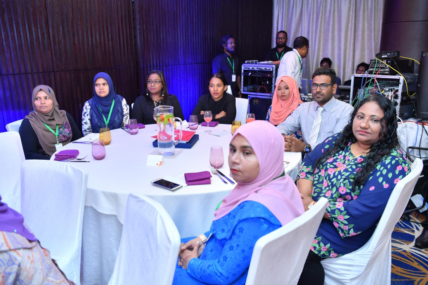 ފެބްރުއަރީ 15، 2018: ރާއްޖެއިން ޓީބީ ނައްތާލުމުގެ ގައުމީ ސްޓްރެޓެޖިކް ޕްލޭން އިފްތިތާހުކުރުމަށް ހޮޓެލް ޖެންގައި ބޭއްވި ރަސްމިއްޔާތުގެ ތެރެއިން: އެ ޕްލޭން އިފްތިތާހުކޮށްދެއްވީ ރައީސް ޔާމީން -- ފޮޓޯ/ ރައީސް އޮފީސް