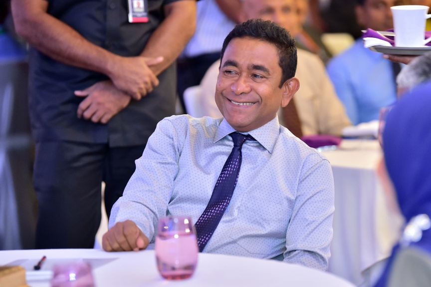 ފެބްރުއަރީ 15، 2018: ރާއްޖެއިން ޓީބީ ނައްތާލުމުގެ ގައުމީ ސްޓްރެޓެޖިކް ޕްލޭން އިފްތިތާހުކުރުމަށް ހޮޓެލް ޖެންގައި ބޭއްވި ރަސްމިއްޔާތުގެ ތެރެއިން: އެ ޕްލޭން އިފްތިތާހުކޮށްދެއްވީ ރައީސް ޔާމީން -- ފޮޓޯ/ ރައީސް އޮފީސް