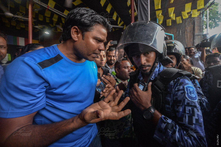 16 ފެބްރުއަރީ 2018: އިދިކޮޅު ފަރާތްތަކުން "ވޯމްއަޕް" ގެ ނަމުގައި މާލޭގައި ކުރިއަށްގެންދާ އެއްވުމުގެ ތެރެއިން --- ސަން ފޮޓޯ/ ފަޔާޒު މޫސަ 