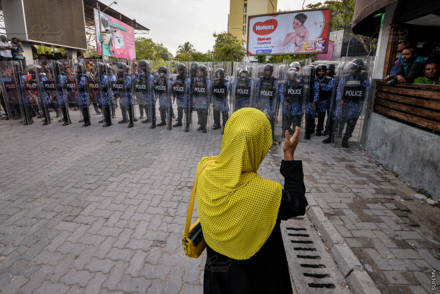 16 ފެބްރުއަރީ 2018: އިދިކޮޅު ފަރާތްތަކުން "ވޯމްއަޕް" ގެ ނަމުގައި މާލޭގައި ކުރިއަށްގެންދާ އެއްވުމުގެ ތެރެއިން --- ސަން ފޮޓޯ/ ފަޔާޒު މޫސަ 