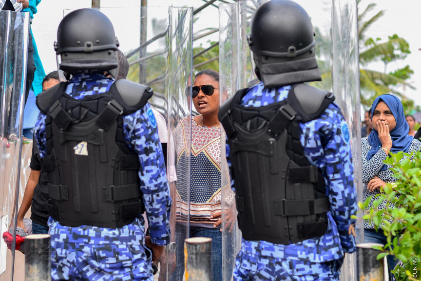 16 ފެބްރުއަރީ 2018: އިދިކޮޅު ފަރާތްތަކުން "ވޯމްއަޕް" ގެ ނަމުގައި މާލޭގައި ކުރިއަށްގެންދާ އެއްވުމުގެ ތެރެއިން --- ސަން ފޮޓޯ/ މުހައްމަދު އަފްރާހް