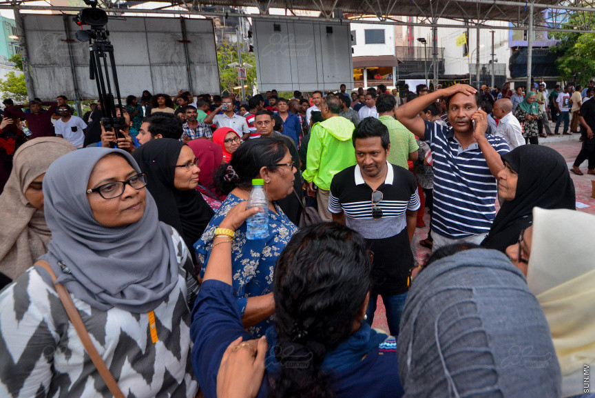 16 ފެބްރުއަރީ 2018: އިދިކޮޅު ފަރާތްތަކުން "ވޯމްއަޕް" ގެ ނަމުގައި މާލޭގައި ކުރިއަށްގެންދާ އެއްވުމުގެ ތެރެއިން --- ސަން ފޮޓޯ/ މުހައްމަދު އަފްރާހް