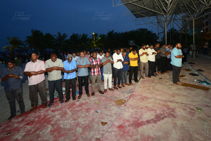 16 ފެބްރުއަރީ 2018: އިދިކޮޅު ފަރާތްތަކުން "ވޯމްއަޕް" ގެ ނަމުގައި މާލޭގައި ކުރިއަށްގެންދާ އެއްވުމުގެ ތެރެއިން --- ސަން ފޮޓޯ/ މުހައްމަދު އަފްރާހް