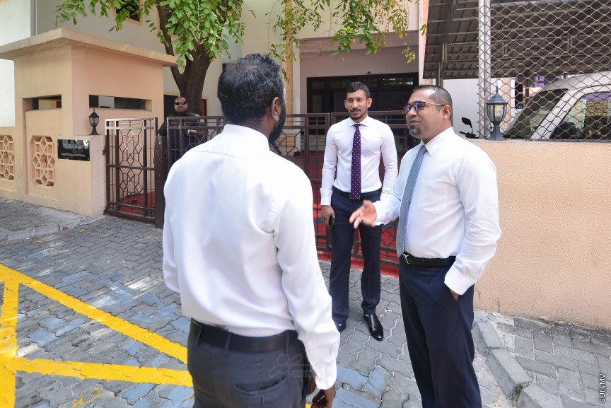 ކުއްލި ނުރައްކަލުގެ ހާލަތު 30 ދުވަހުގެ މުއްދަތަށް އިތުރުކުރުމުގެ މައްސަލަ ގައުމީ ސަލާމަތުގެ ކޮމިޓީއަށް ފޮނުވުމަށް ވަނީ ފާސްކޮށްފައި. ވިލިމާލެ ދާއިރާގެ މެމްބަރު ނިހާން ހުށަހެޅި އެ ހުށަހެޅުން ކޮމެޓީއަށް ފޮނުވުމަށް ފާސްކުރީ މިއަދުގެ މަޖިލީހަށް ހާޒިރުވެ ތިބި 38 މެމްބަރުންގެ އިއްތިފާގުން---ސަން ފޮޓޯ/ މުހައްމަދު އަފްރާހް 
