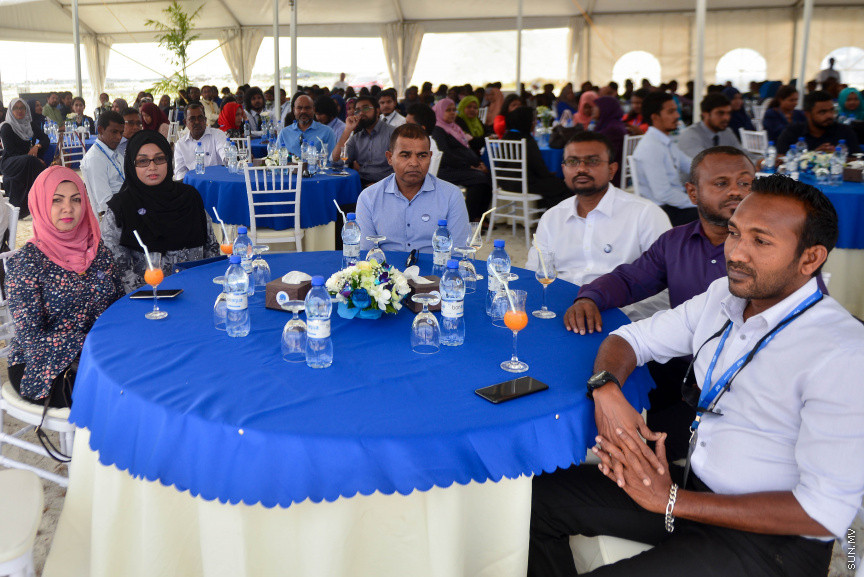 ބޯހިޔާވަހިކަން ފޯރުކޮށްދިނުމަށް ސަރުކާރުން ހިންގާ "ހިޔާ" މަޝްރޫއުގެ ދަށުން އެސްޓީއޯ އިން ހުޅުމާލޭގައި ހަދާ 15 ބުރީގެ ރެޒިޑެންޝަލް ދެ ޓަވަރުގެ ބިންގާ އެޅުމަށް ބޭއްވި ރަސްމިއްޔާތުގެ ތެރެއިން---ސަން ފޮޓޯ/ މުހައްމަދު އަފްރާހް 
