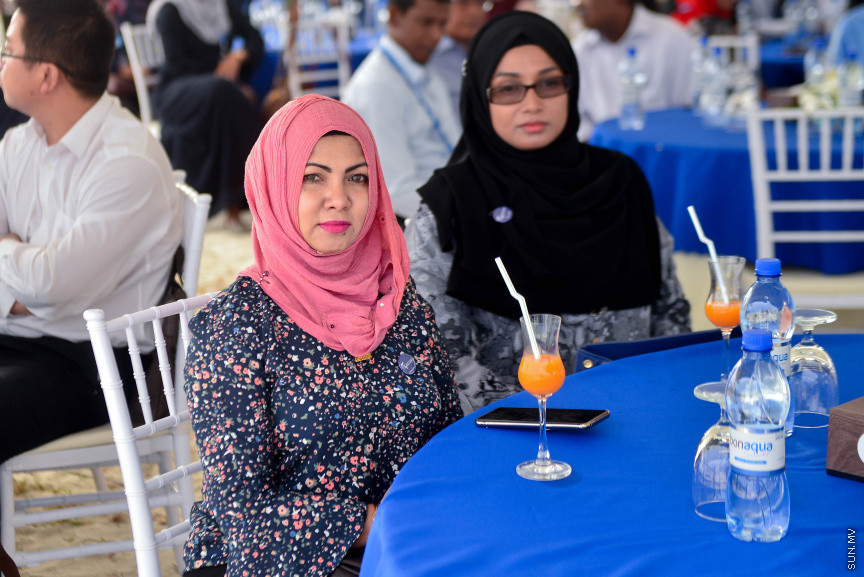 ބޯހިޔާވަހިކަން ފޯރުކޮށްދިނުމަށް ސަރުކާރުން ހިންގާ "ހިޔާ" މަޝްރޫއުގެ ދަށުން އެސްޓީއޯ އިން ހުޅުމާލޭގައި ހަދާ 15 ބުރީގެ ރެޒިޑެންޝަލް ދެ ޓަވަރުގެ ބިންގާ އެޅުމަށް ބޭއްވި ރަސްމިއްޔާތުގެ ތެރެއިން---ސަން ފޮޓޯ/ މުހައްމަދު އަފްރާހް 