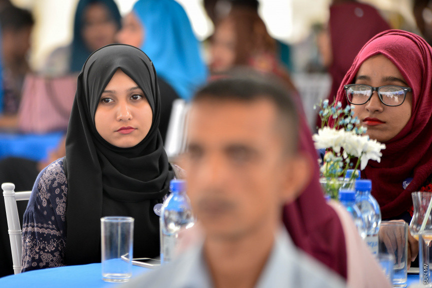 ބޯހިޔާވަހިކަން ފޯރުކޮށްދިނުމަށް ސަރުކާރުން ހިންގާ "ހިޔާ" މަޝްރޫއުގެ ދަށުން އެސްޓީއޯ އިން ހުޅުމާލޭގައި ހަދާ 15 ބުރީގެ ރެޒިޑެންޝަލް ދެ ޓަވަރުގެ ބިންގާ އެޅުމަށް ބޭއްވި ރަސްމިއްޔާތުގެ ތެރެއިން---ސަން ފޮޓޯ/ މުހައްމަދު އަފްރާހް 