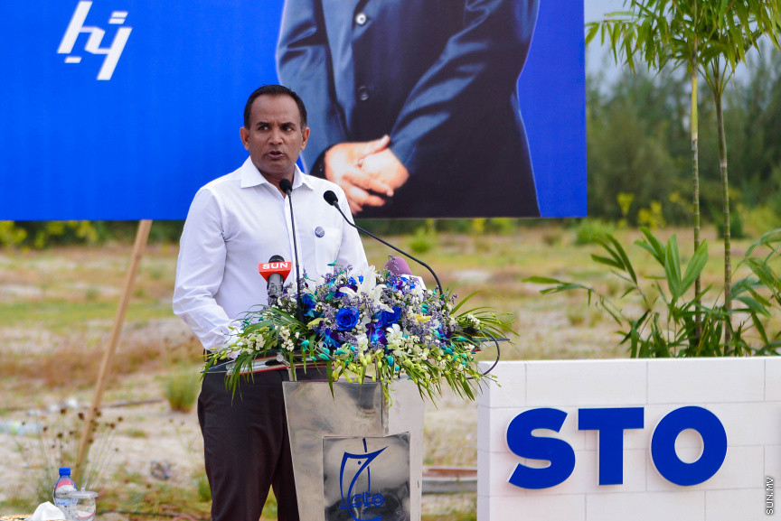 ބޯހިޔާވަހިކަން ފޯރުކޮށްދިނުމަށް ސަރުކާރުން ހިންގާ "ހިޔާ" މަޝްރޫއުގެ ދަށުން އެސްޓީއޯ އިން ހުޅުމާލޭގައި ހަދާ 15 ބުރީގެ ރެޒިޑެންޝަލް ދެ ޓަވަރުގެ ބިންގާ އެޅުމަށް ބޭއްވި ރަސްމިއްޔާތުގެ ތެރެއިން---ސަން ފޮޓޯ/ މުހައްމަދު އަފްރާހް 