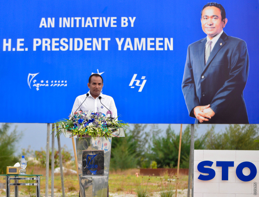 ބޯހިޔާވަހިކަން ފޯރުކޮށްދިނުމަށް ސަރުކާރުން ހިންގާ "ހިޔާ" މަޝްރޫއުގެ ދަށުން އެސްޓީއޯ އިން ހުޅުމާލޭގައި ހަދާ 15 ބުރީގެ ރެޒިޑެންޝަލް ދެ ޓަވަރުގެ ބިންގާ އެޅުމަށް ބޭއްވި ރަސްމިއްޔާތުގެ ތެރެއިން---ސަން ފޮޓޯ/ މުހައްމަދު އަފްރާހް 