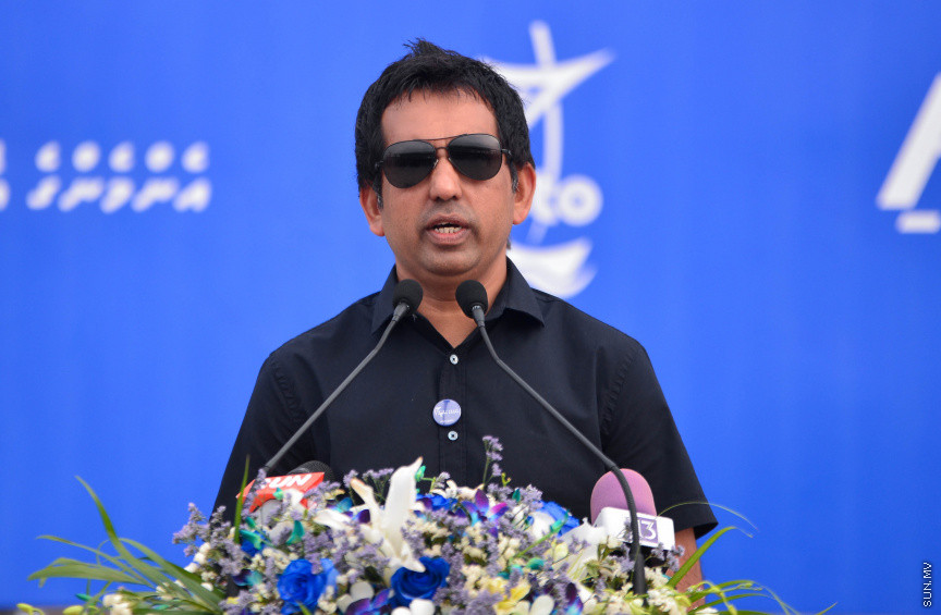 ބޯހިޔާވަހިކަން ފޯރުކޮށްދިނުމަށް ސަރުކާރުން ހިންގާ "ހިޔާ" މަޝްރޫއުގެ ދަށުން އެސްޓީއޯ އިން ހުޅުމާލޭގައި ހަދާ 15 ބުރީގެ ރެޒިޑެންޝަލް ދެ ޓަވަރުގެ ބިންގާ އެޅުމަށް ބޭއްވި ރަސްމިއްޔާތުގެ ތެރެއިން---ސަން ފޮޓޯ/ މުހައްމަދު އަފްރާހް 