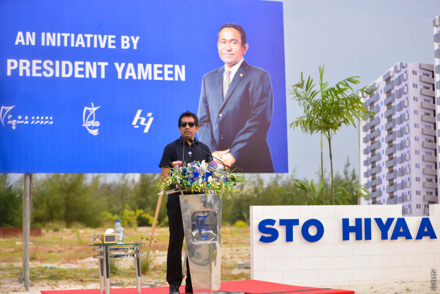 ބޯހިޔާވަހިކަން ފޯރުކޮށްދިނުމަށް ސަރުކާރުން ހިންގާ "ހިޔާ" މަޝްރޫއުގެ ދަށުން އެސްޓީއޯ އިން ހުޅުމާލޭގައި ހަދާ 15 ބުރީގެ ރެޒިޑެންޝަލް ދެ ޓަވަރުގެ ބިންގާ އެޅުމަށް ބޭއްވި ރަސްމިއްޔާތުގެ ތެރެއިން---ސަން ފޮޓޯ/ މުހައްމަދު އަފްރާހް 