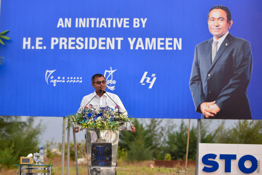 ބޯހިޔާވަހިކަން ފޯރުކޮށްދިނުމަށް ސަރުކާރުން ހިންގާ "ހިޔާ" މަޝްރޫއުގެ ދަށުން އެސްޓީއޯ އިން ހުޅުމާލޭގައި ހަދާ 15 ބުރީގެ ރެޒިޑެންޝަލް ދެ ޓަވަރުގެ ބިންގާ އެޅުމަށް ބޭއްވި ރަސްމިއްޔާތުގެ ތެރެއިން---ސަން ފޮޓޯ/ މުހައްމަދު އަފްރާހް 