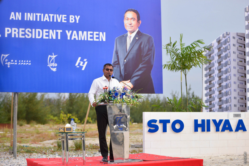 ބޯހިޔާވަހިކަން ފޯރުކޮށްދިނުމަށް ސަރުކާރުން ހިންގާ "ހިޔާ" މަޝްރޫއުގެ ދަށުން އެސްޓީއޯ އިން ހުޅުމާލޭގައި ހަދާ 15 ބުރީގެ ރެޒިޑެންޝަލް ދެ ޓަވަރުގެ ބިންގާ އެޅުމަށް ބޭއްވި ރަސްމިއްޔާތުގެ ތެރެއިން---ސަން ފޮޓޯ/ މުހައްމަދު އަފްރާހް 
