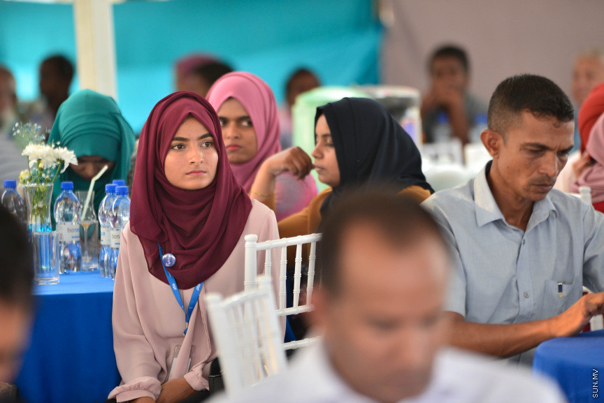 ބޯހިޔާވަހިކަން ފޯރުކޮށްދިނުމަށް ސަރުކާރުން ހިންގާ "ހިޔާ" މަޝްރޫއުގެ ދަށުން އެސްޓީއޯ އިން ހުޅުމާލޭގައި ހަދާ 15 ބުރީގެ ރެޒިޑެންޝަލް ދެ ޓަވަރުގެ ބިންގާ އެޅުމަށް ބޭއްވި ރަސްމިއްޔާތުގެ ތެރެއިން---ސަން ފޮޓޯ/ މުހައްމަދު އަފްރާހް 