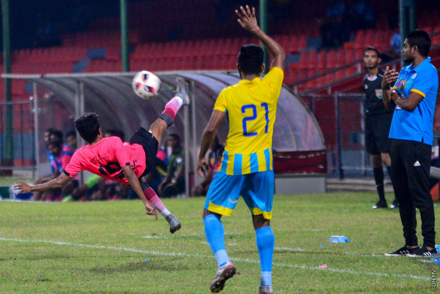  26 ފެބްރުއަރީ 2018: އެސްޓީއޯ މާލެ ލީގުގައި ޔުނައިޓެޑް ވިކްޓަރީ އާއި ވެލެންސިޔާ ބައްދަލުކުރި މެޗުގެ ތެރެއިން: 3-0 ގެ ނަތީޖާއަކުން މެޗު ކާމިޔާބް ކުރީ ޔޫވީއިން---ސަން ފޮޓޯ/ މުހައްމަދު އަފްރާހް 