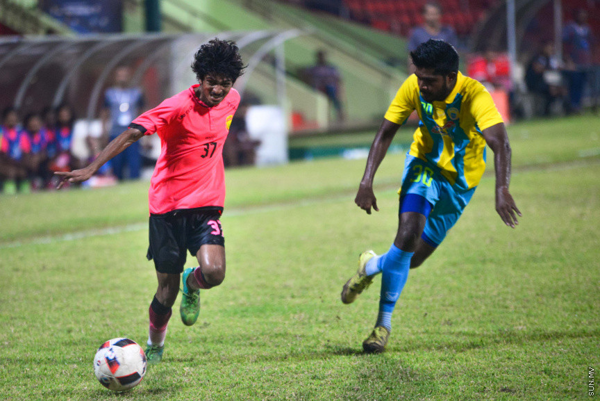  26 ފެބްރުއަރީ 2018: އެސްޓީއޯ މާލެ ލީގުގައި ޔުނައިޓެޑް ވިކްޓަރީ އާއި ވެލެންސިޔާ ބައްދަލުކުރި މެޗުގެ ތެރެއިން: 3-0 ގެ ނަތީޖާއަކުން މެޗު ކާމިޔާބް ކުރީ ޔޫވީއިން---ސަން ފޮޓޯ/ މުހައްމަދު އަފްރާހް 