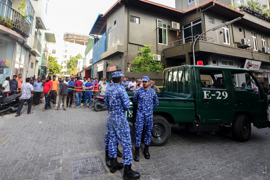 އެލިފާނުގެ ހާދިސާ ހިނގި މާފަންނު ސިތާރާ ގޭ ސަރަހައްދުގައި އެސްއޯ ފުލުހުން ހަރަކާތްތެރިވަނީ---ސަން ފޮޓޯ/ މުހައްމަދު އަފްރާހް 