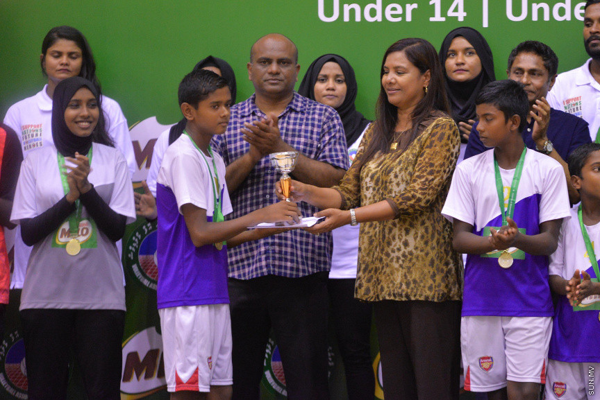 މައިލޯ އިންޓަސުކޫލް ވޮލީ ބޯޅަ މުބާރާތުގެ ނިންމުމުގެ ރަސްމިއްޔާތުގެ ތެރެއިން--ސަން ފޮޓޯ/ މުހައްމަދު އަފްރާހް 