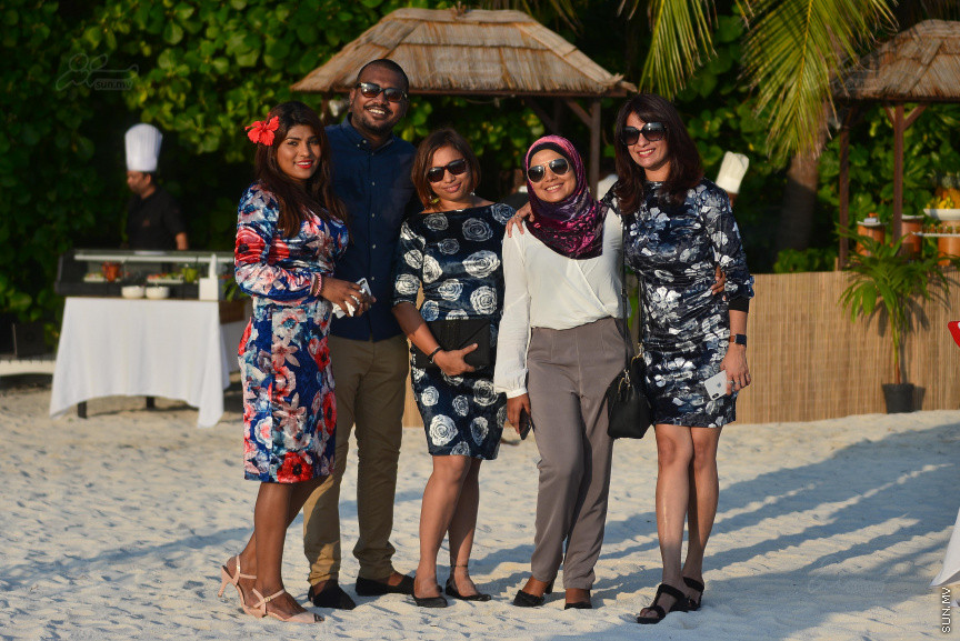 މަޓާޓޯ މޯލްޑިވްސް ޓްރެވަލް އެވޯޑްސް 2018 ލޯންޗުކުރުމަށް ކޮކޯ ބޮޑު ހިތި ރިސޯޓުގައި ބޭއްވި ރަސްމިއްޔާތުގެ ތެރެއިން: މިއަހަރުގެ އެވޯޑްސްގެ އޮންލައިން މީޑިއާ ޕާޓްނަރަކީ ސަން އޮންލައިން -- ސަން ފޮޓޯ/ މުހައްމަދު އަފްރާހް