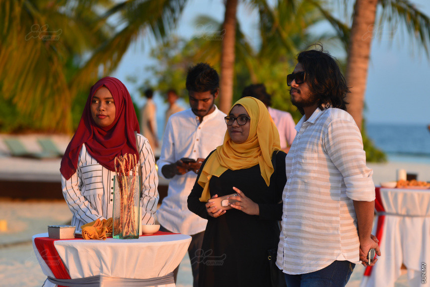 މަޓާޓޯ މޯލްޑިވްސް ޓްރެވަލް އެވޯޑްސް 2018 ލޯންޗުކުރުމަށް ކޮކޯ ބޮޑު ހިތި ރިސޯޓުގައި ބޭއްވި ރަސްމިއްޔާތުގެ ތެރެއިން: މިއަހަރުގެ އެވޯޑްސްގެ އޮންލައިން މީޑިއާ ޕާޓްނަރަކީ ސަން އޮންލައިން -- ސަން ފޮޓޯ/ މުހައްމަދު އަފްރާހް