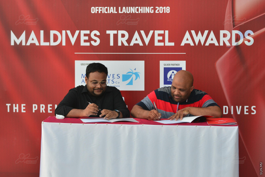 މަޓާޓޯ މޯލްޑިވްސް ޓްރެވަލް އެވޯޑްސް 2018 ލޯންޗުކުރުމަށް ކޮކޯ ބޮޑު ހިތި ރިސޯޓުގައި ބޭއްވި ރަސްމިއްޔާތުގެ ތެރެއިން: މިއަހަރުގެ އެވޯޑްސްގެ އޮންލައިން މީޑިއާ ޕާޓްނަރަކީ ސަން އޮންލައިން -- ސަން ފޮޓޯ/ މުހައްމަދު އަފްރާހް