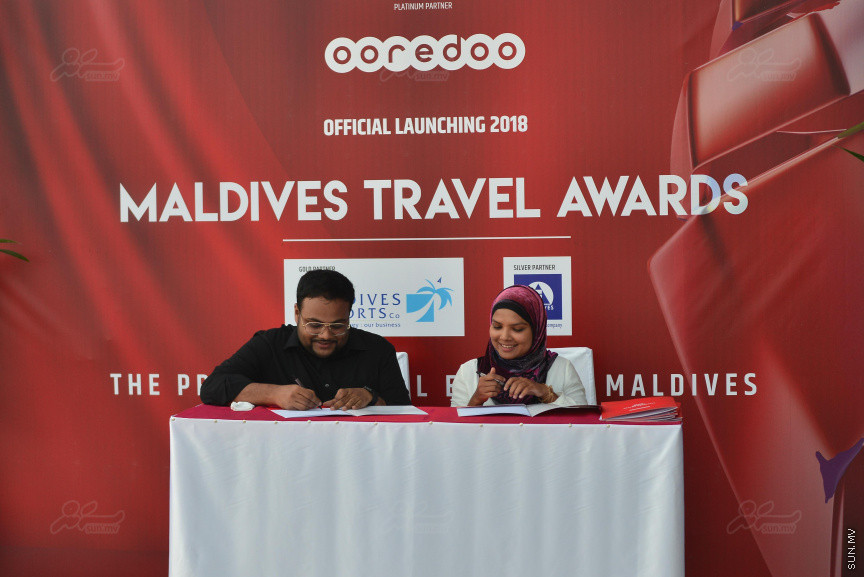 މަޓާޓޯ މޯލްޑިވްސް ޓްރެވަލް އެވޯޑްސް 2018 ލޯންޗުކުރުމަށް ކޮކޯ ބޮޑު ހިތި ރިސޯޓުގައި ބޭއްވި ރަސްމިއްޔާތުގެ ތެރެއިން: މިއަހަރުގެ އެވޯޑްސްގެ އޮންލައިން މީޑިއާ ޕާޓްނަރަކީ ސަން އޮންލައިން -- ސަން ފޮޓޯ/ މުހައްމަދު އަފްރާހް