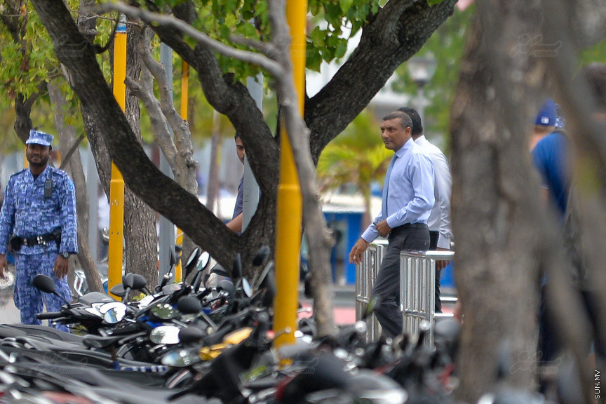 ކުރީގެ ސިޕީ އަރީފް ގެ ޝަރީއަތަށް ކުރިމިނަލް ކޯޓަށް ހާޒިރު ކުރަނީ --ސަން ފޮޓޯ/ މުހައްމަދު އަފްރާހް 