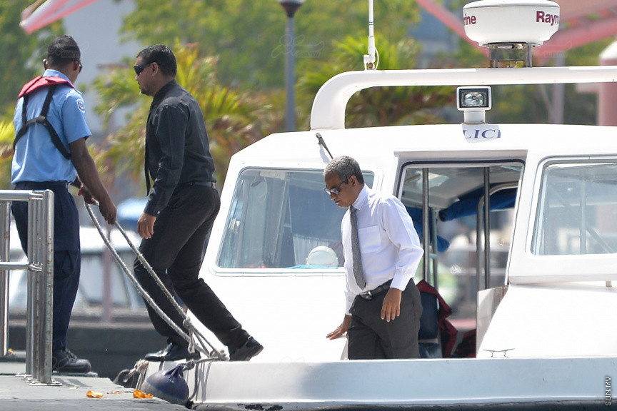 ޑިޕާޓްމަންޓް އޮފް ޖުޑީޝަލް އެޑްމިނިސްޓްރޭޝަންގެ ޖުުޑީޝަލް އެޑްމިނިސްޓްރޭޓަރު ހަސަން ސައީދު ހުސައިން ކޯޓަށް ހާޒިރު ކުރުމަށްޓަކައި މިއަދު މާލެ ގެންނަނީ-- ސަން ފޮޓޯ/ މުހައްމަދު އަފްރާހް