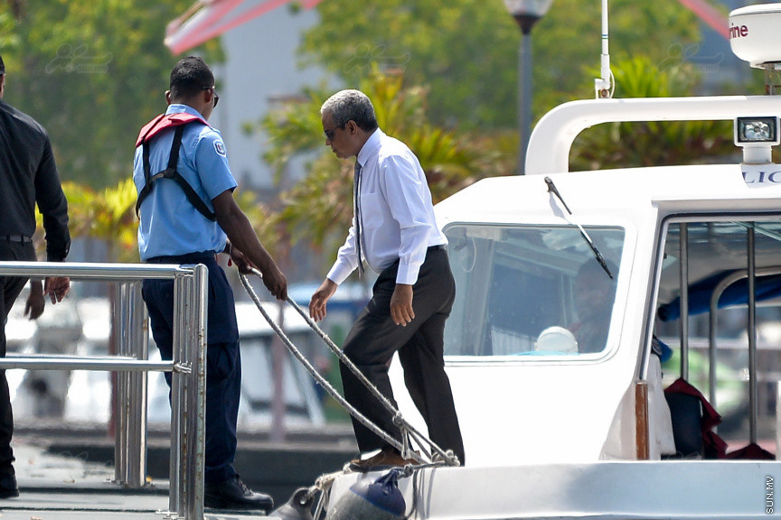 ޑިޕާޓްމަންޓް އޮފް ޖުޑީޝަލް އެޑްމިނިސްޓްރޭޝަންގެ ޖުުޑީޝަލް އެޑްމިނިސްޓްރޭޓަރު ހަސަން ސައީދު ހުސައިން ކޯޓަށް ހާޒިރު ކުރުމަށްޓަކައި މިއަދު މާލެ ގެންނަނީ-- ސަން ފޮޓޯ/ މުހައްމަދު އަފްރާހް