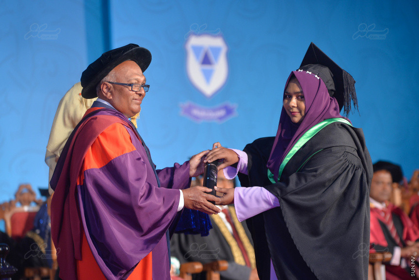 ވިލާކޮލެޖުގެ ދަސްވެނިވުމުގެ ރަސްމިއްޔާތުގެ ތެރެއިން---ސަން ފޮޓޯ/ މުހައްމަދު އަފްރާހް 