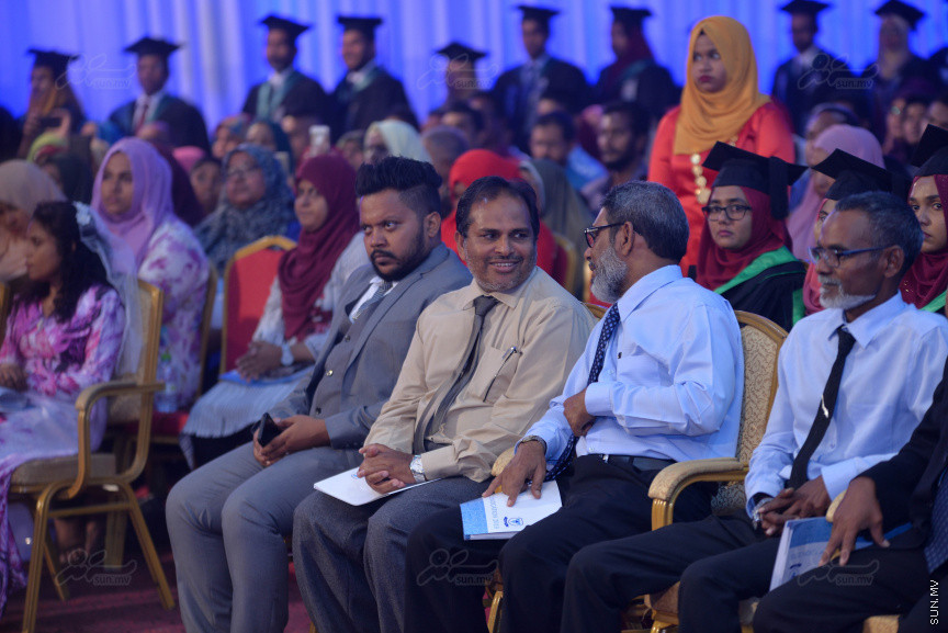 ވިލާކޮލެޖުގެ ދަސްވެނިވުމުގެ ރަސްމިއްޔާތުގެ ތެރެއިން---ސަން ފޮޓޯ/ މުހައްމަދު އަފްރާހް 