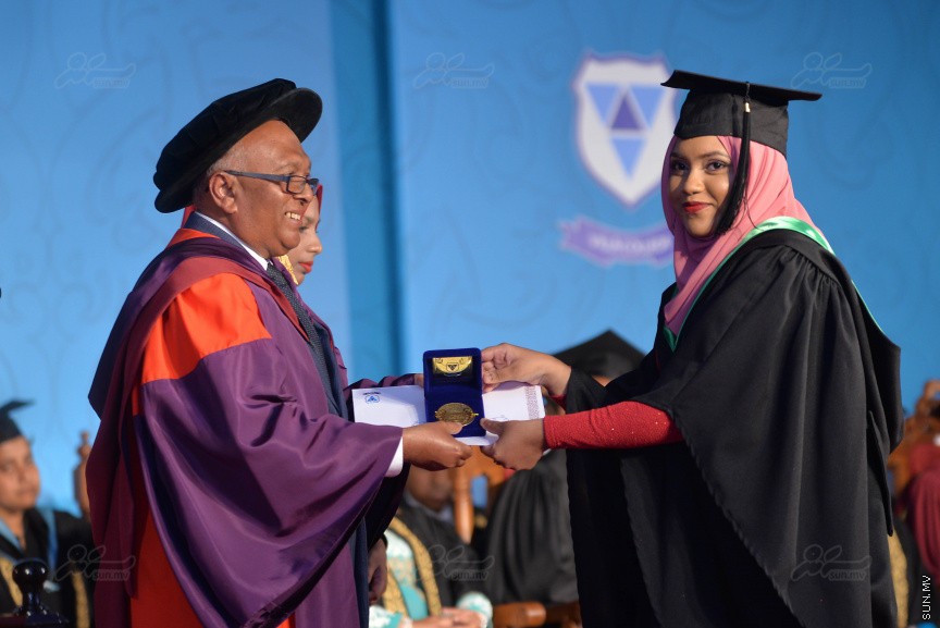 ވިލާކޮލެޖުގެ ދަސްވެނިވުމުގެ ރަސްމިއްޔާތުގެ ތެރެއިން---ސަން ފޮޓޯ/ މުހައްމަދު އަފްރާހް 