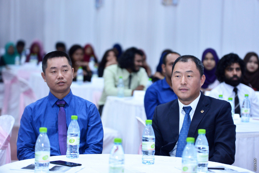 މާޗް 14، 2018: "ޗައިނާ ބެލްޓް އެންޑް ރޯޑް އިނީޝިއޭޓިވް"އަށް އަހުލުވެރިކުރުމަށް ޣިޔާސުއްދީން އިންޓަނޭޝަނަލް ސްކޫލުގައި ބޭއްވި ހަފްލާގެ ތެރެއިން -- ސަން ފޮޓޯ/ ފަޔާޒު މޫސާ