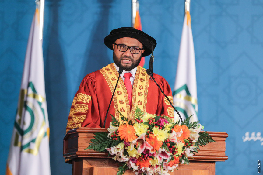 އޭޕްރީލް 17، 2018: އިސްލާމިކް ޔުނިވާސިޓީ އޮފް މޯލްޑިވްސް (އައިޔޫއެމް)ގެ ތިންވަނަ  ދަސްވެނިވުމުގެ ރަސްމިއްޔާތުގެ ތެރެއިން -- ސަން ފޮޓޯ/ ފަޔާޒު މޫސާ