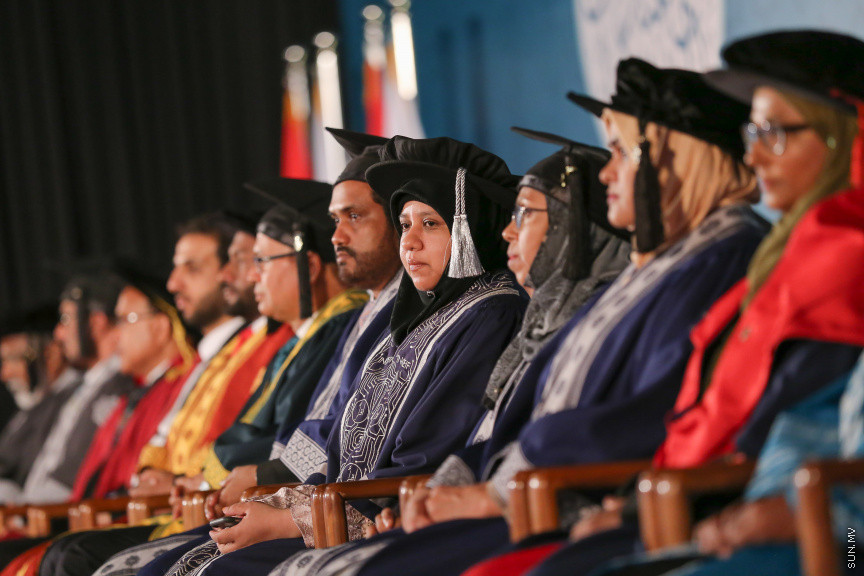 އޭޕްރީލް 17، 2018: އިސްލާމިކް ޔުނިވާސިޓީ އޮފް މޯލްޑިވްސް (އައިޔޫއެމް)ގެ ތިންވަނަ  ދަސްވެނިވުމުގެ ރަސްމިއްޔާތުގެ ތެރެއިން -- ސަން ފޮޓޯ/ ފަޔާޒު މޫސާ