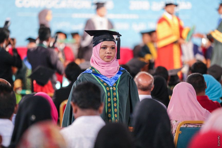 އޭޕްރީލް 17، 2018: އިސްލާމިކް ޔުނިވާސިޓީ އޮފް މޯލްޑިވްސް (އައިޔޫއެމް)ގެ ތިންވަނަ  ދަސްވެނިވުމުގެ ރަސްމިއްޔާތުގެ ތެރެއިން -- ސަން ފޮޓޯ/ ފަޔާޒު މޫސާ